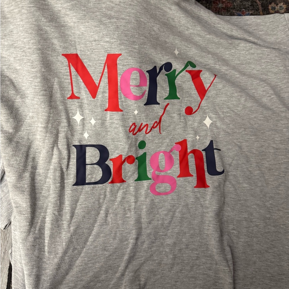 Gray 'Merry and Bright' Graphic sweatshirt. Supperrrr soft
